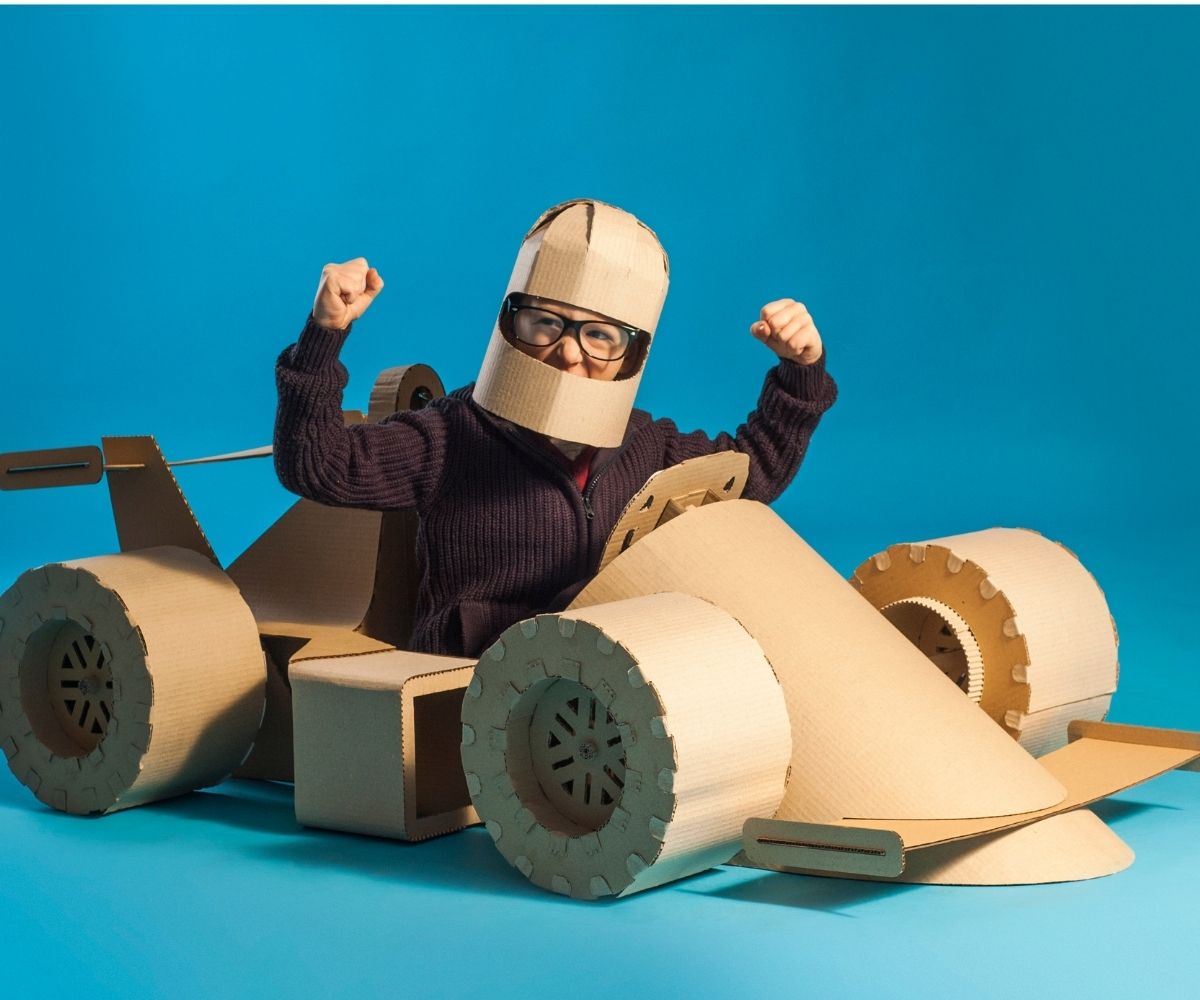 carrozas con cajas de cartón